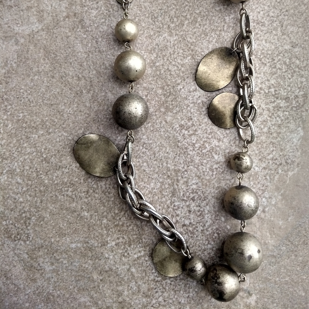 Antique Look Gold Tone Ball/Disc Necklace - Picture 5 of 6